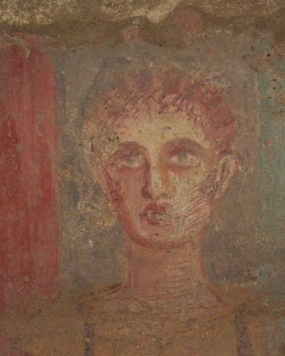 Έτσι ήταν οι όμορφες γυναίκες της ρωμαϊκής εποχής στην Κόρινθο. Το σπάνιο αρχαιολογικό εύρημα της εθνικής οδού με το αποτύπωμα του προσώπου μιας Κορίνθιας σε τάφο του 3ου αιώνα